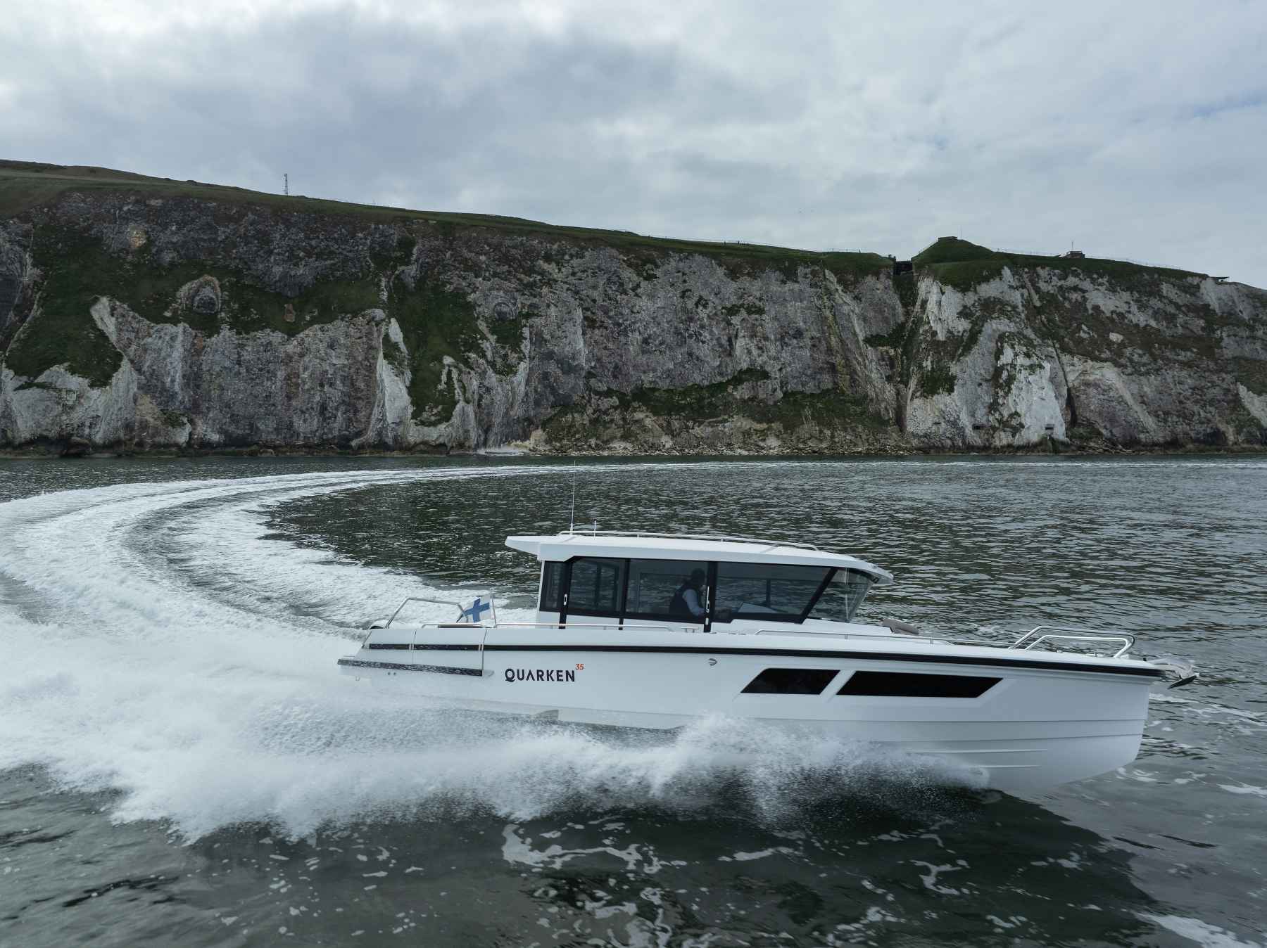 Motorboot Quarken 35 CABIN TOURER