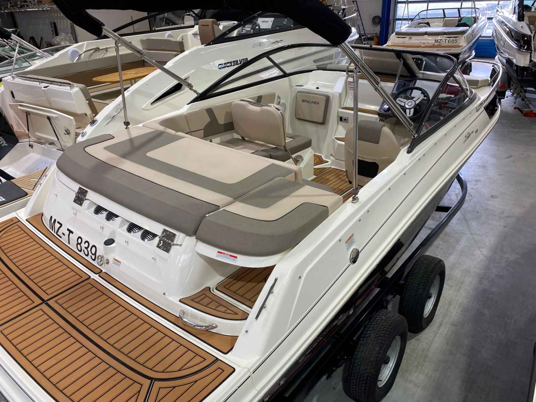 Motorboot Bayliner VR5C CUDDY