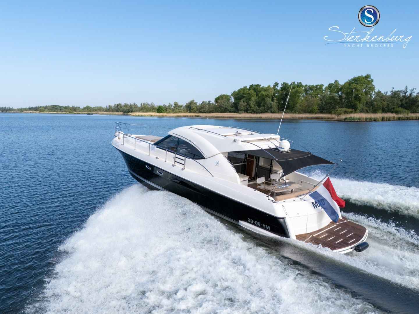 Motorboot Rivièra 4700 Sport Yacht