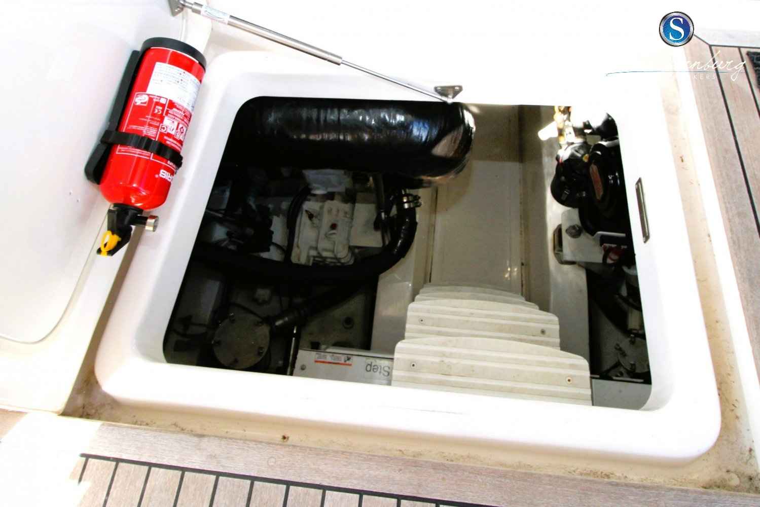 Motorboot Rivièra 4700 Sport Yacht