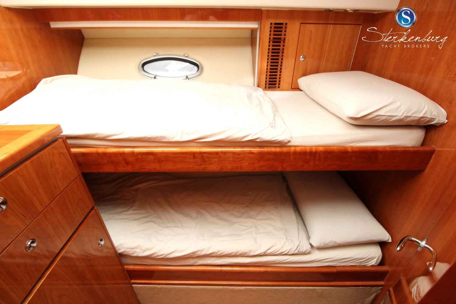 Motorboot Rivièra 4700 Sport Yacht