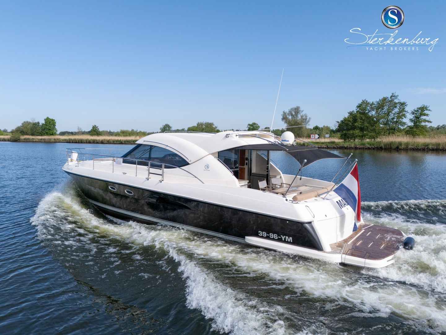 Motorboot Rivièra 4700 Sport Yacht