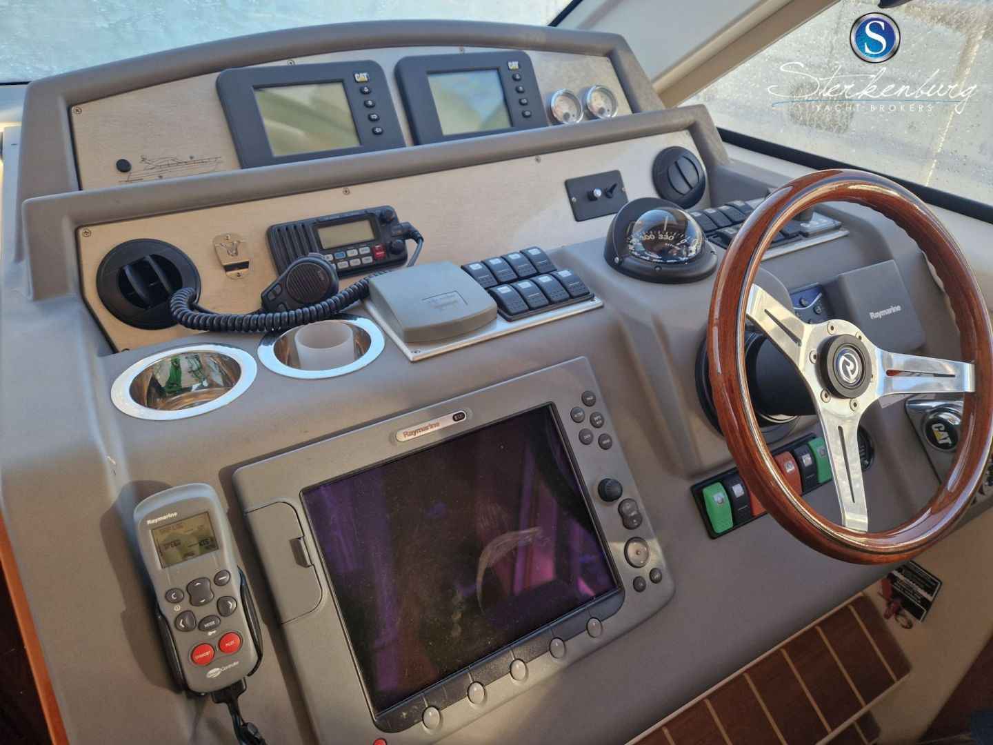 Motorboot Rivièra 4700 Sport Yacht