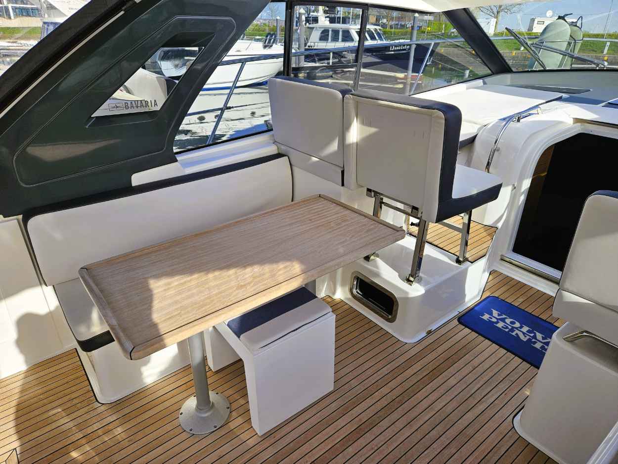 Motorboot Bavaria S40 HT