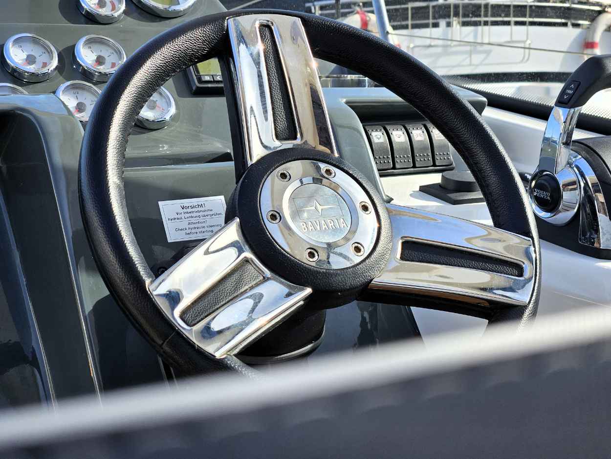Motorboot Bavaria S40 HT