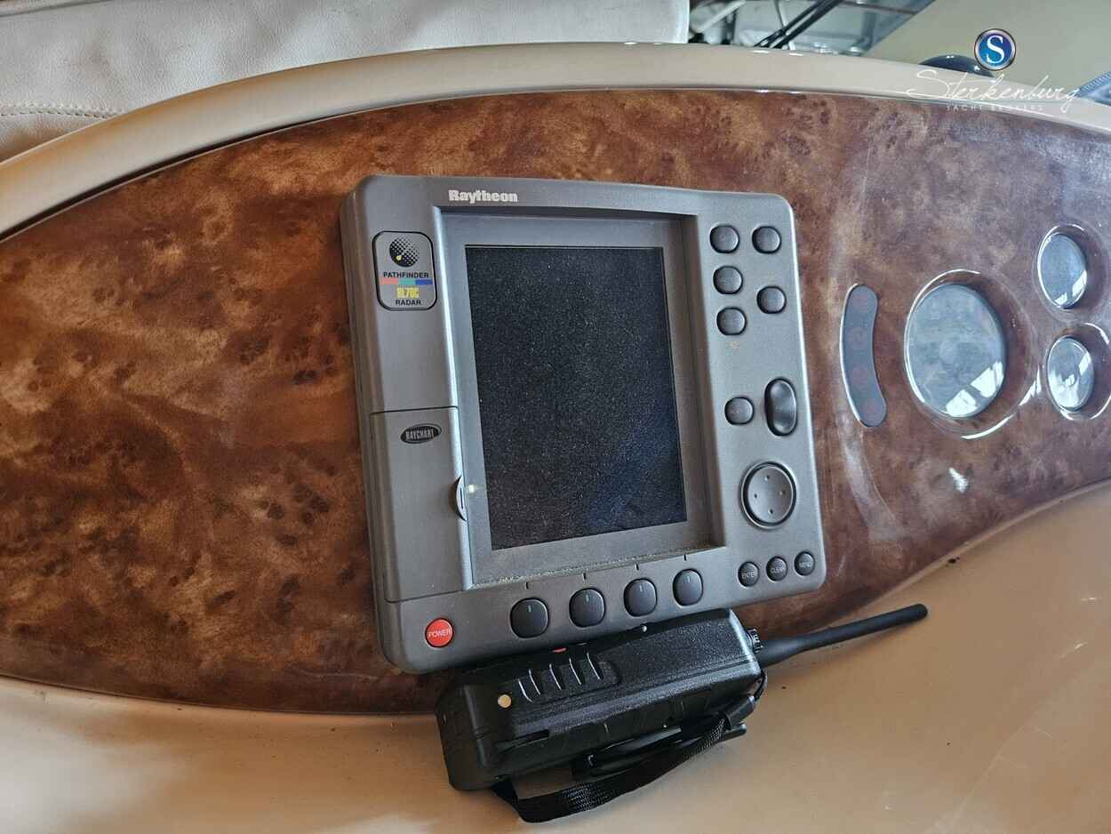 Motorboot Azimut 42
