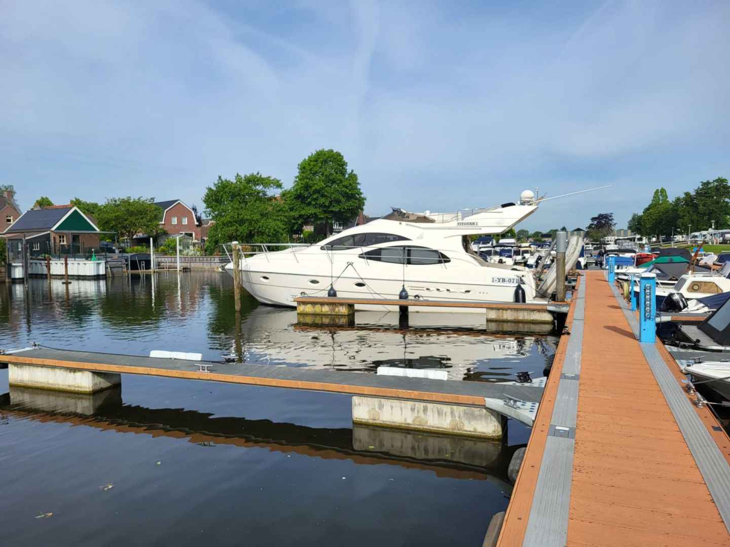 Motorboot Azimut 42