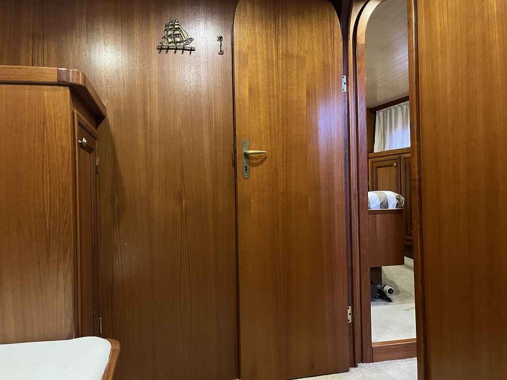 Motorboot Blauwe Hand Trawler 1400