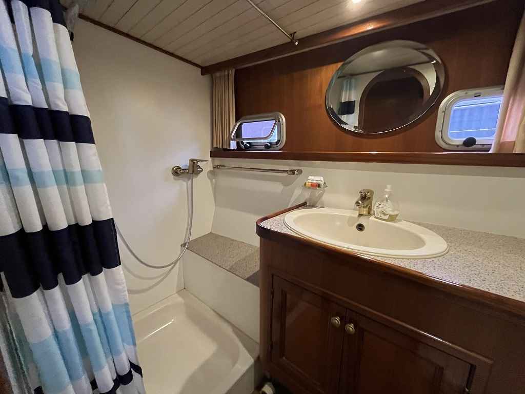 Motorboot Blauwe Hand Trawler 1400