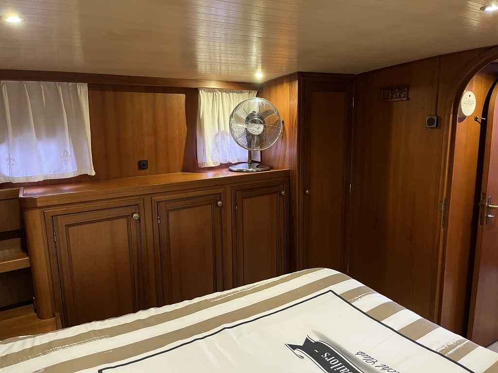 Motorboot Blauwe Hand Trawler 1400