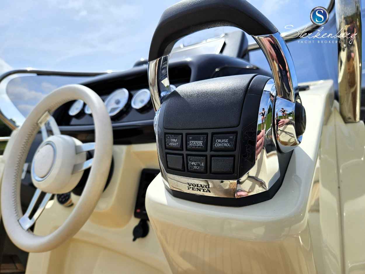 Motorboot Invictus 280 GT