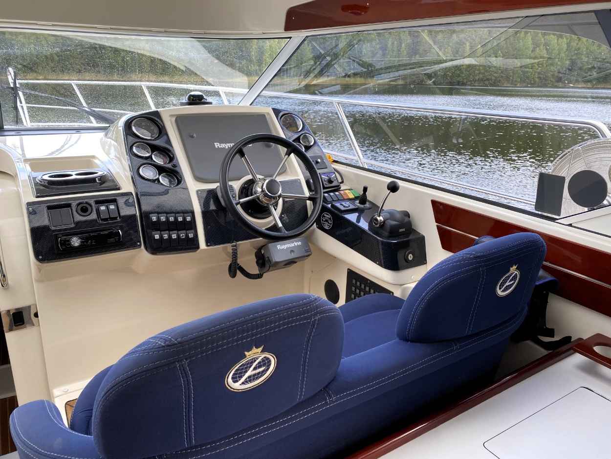 Motorboot Aquador 33 HT
