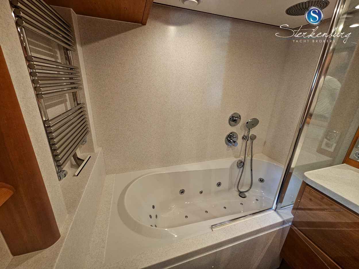 Motorboot Van der Valk Continental II 2300 ALU-IPS