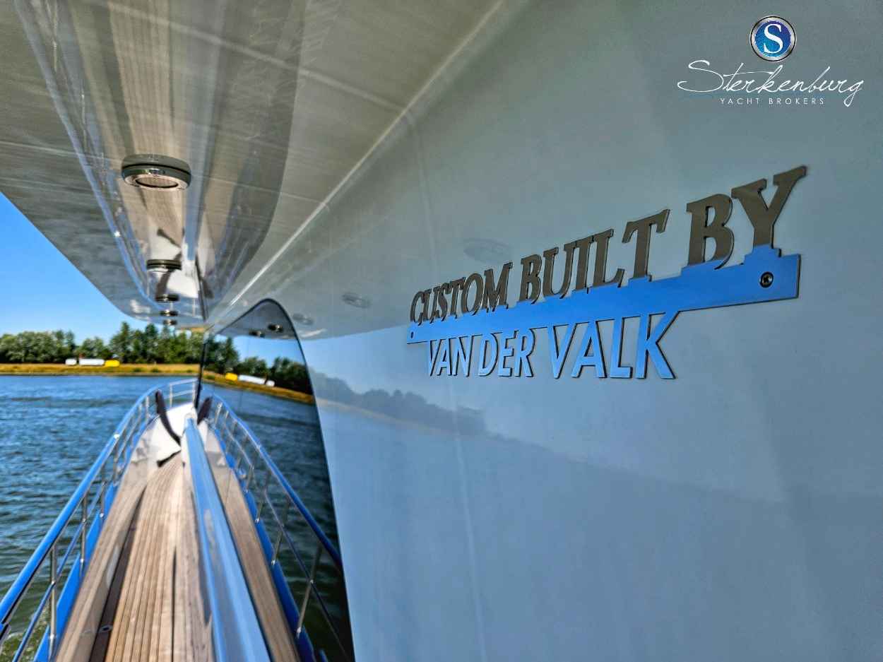 Motorboot Van der Valk Continental II 2300 ALU-IPS
