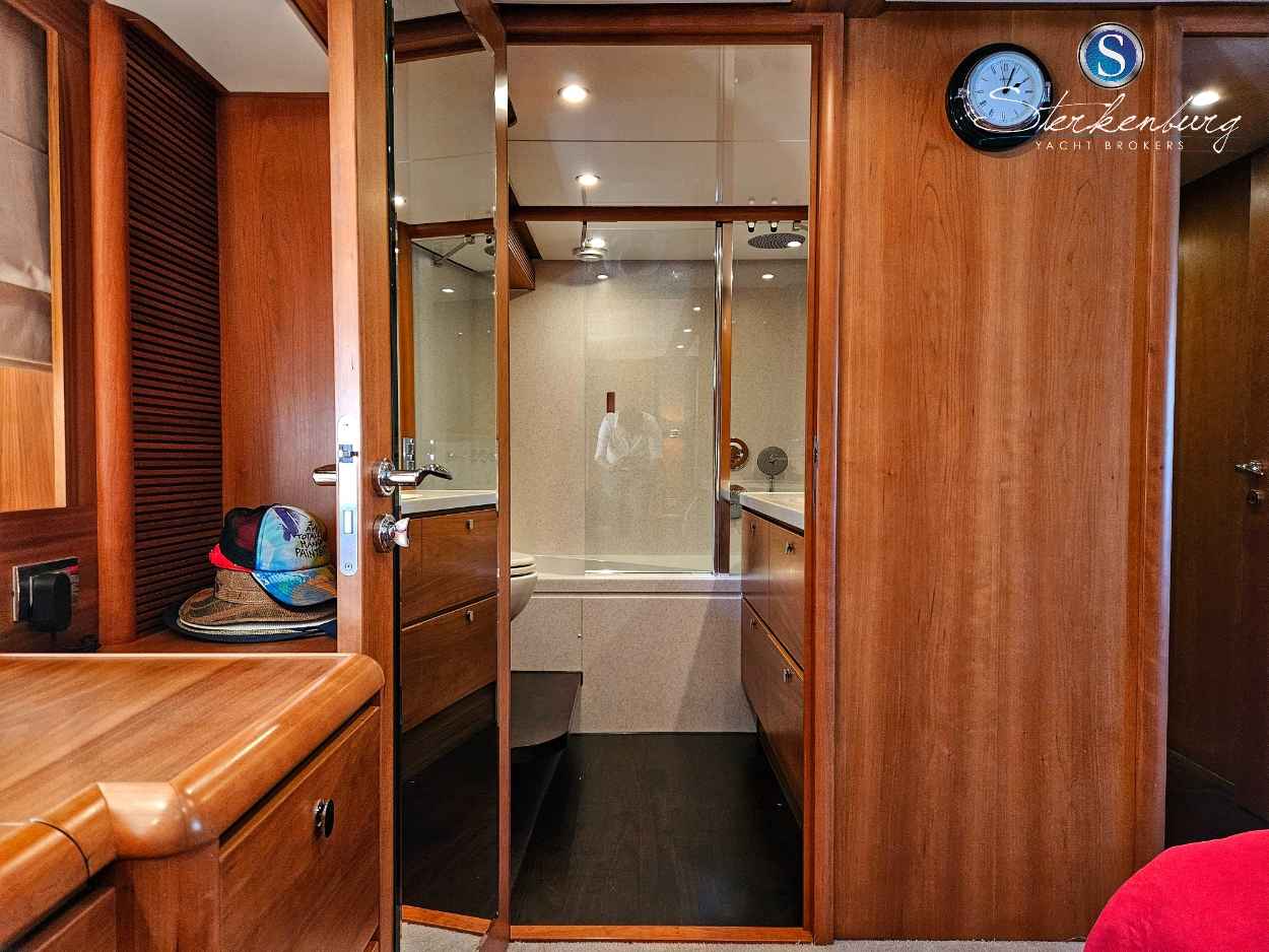 Motorboot Van der Valk Continental II 2300 ALU-IPS