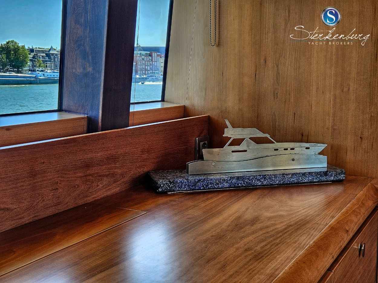 Motorboot Van der Valk Continental II 2300 ALU-IPS