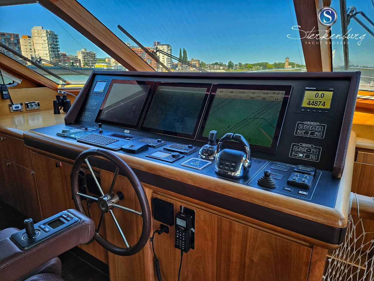 Motorboot Van der Valk Continental II 2300 ALU-IPS