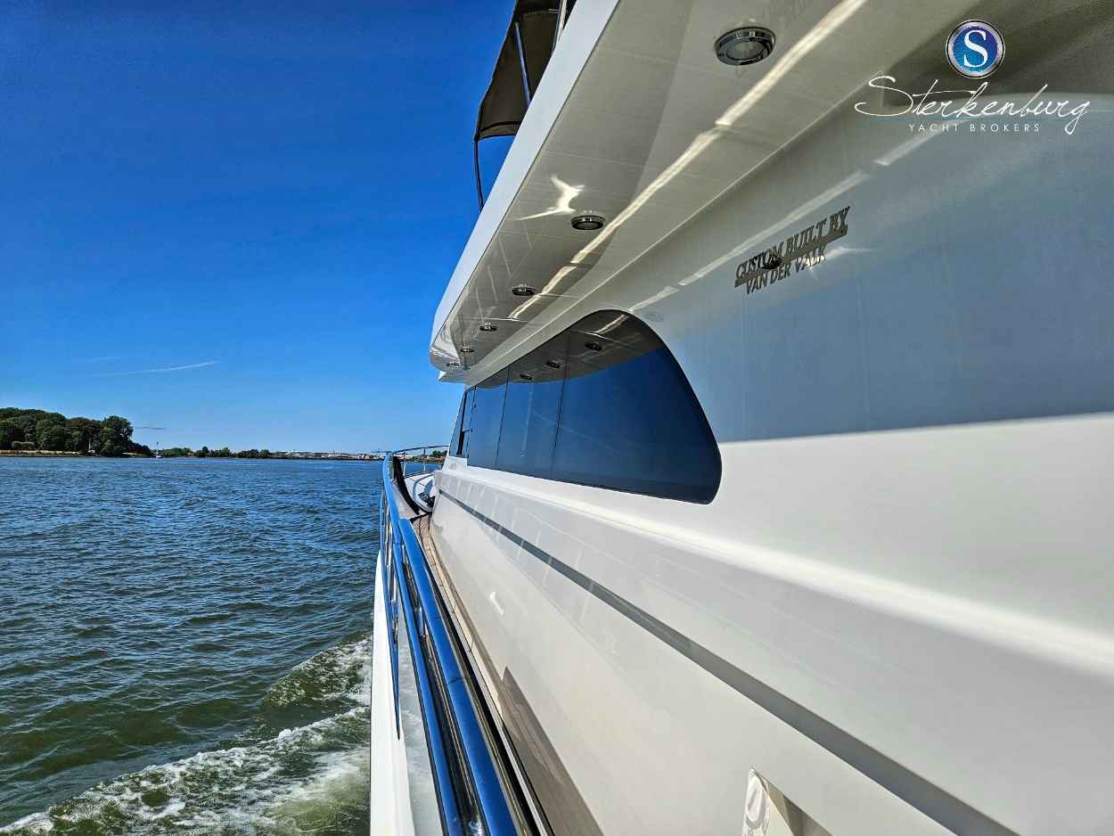 Motorboot Van der Valk Continental II 2300 ALU-IPS