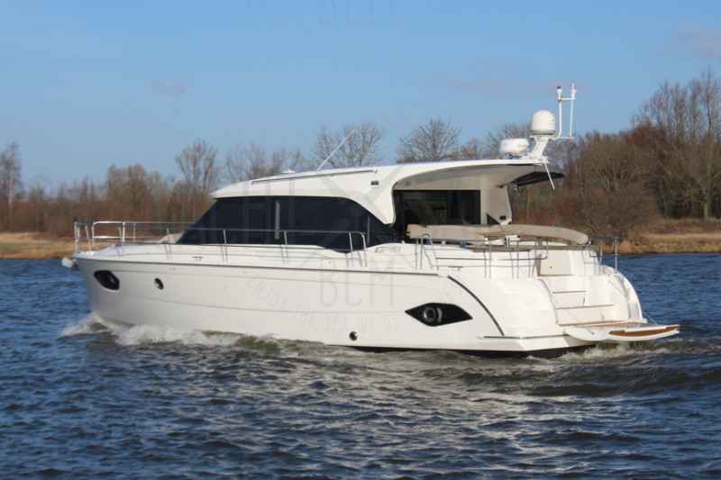 Motorboot Bavaria E40 Sedan