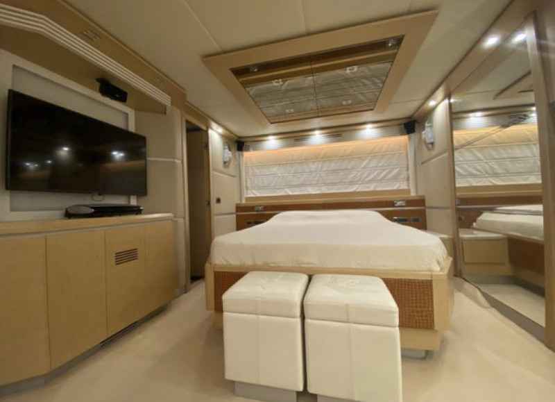 Motorboot Dominator 680 Fly