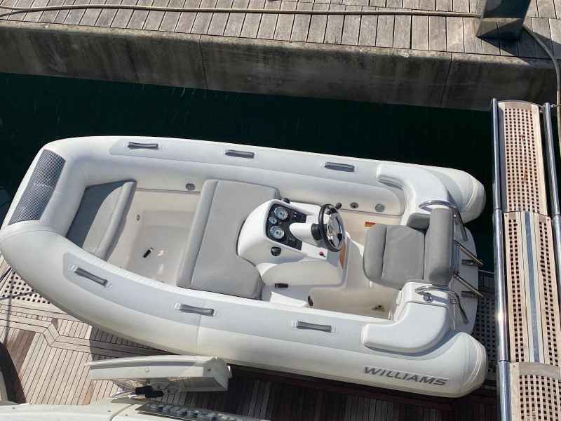 Motorboot Dominator 680 Fly