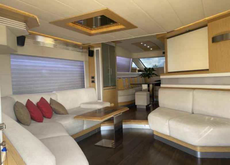 Motorboot Dominator 680 Fly