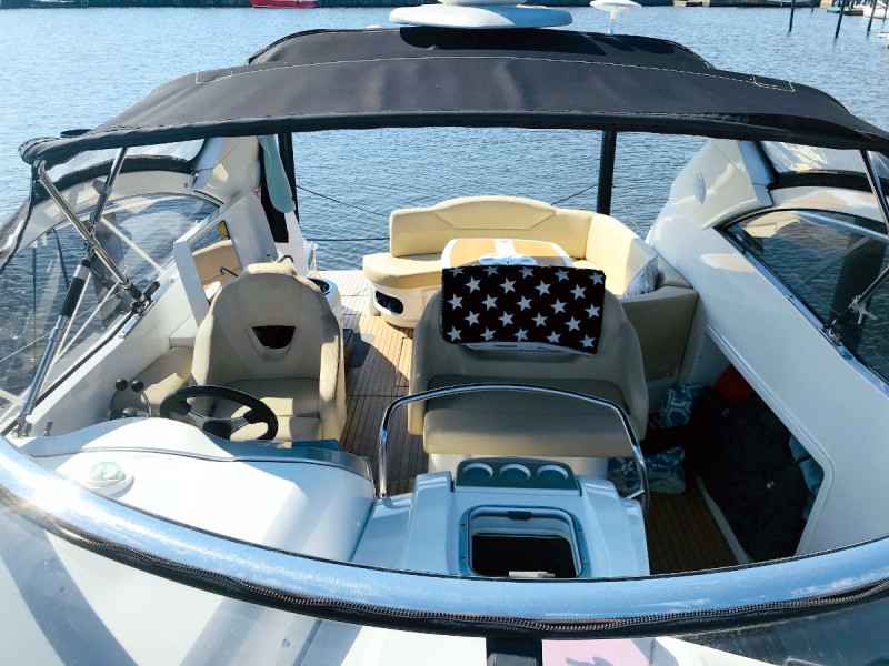 Motorboot Beneteau Monte Carlo 37 Sports Cruiser