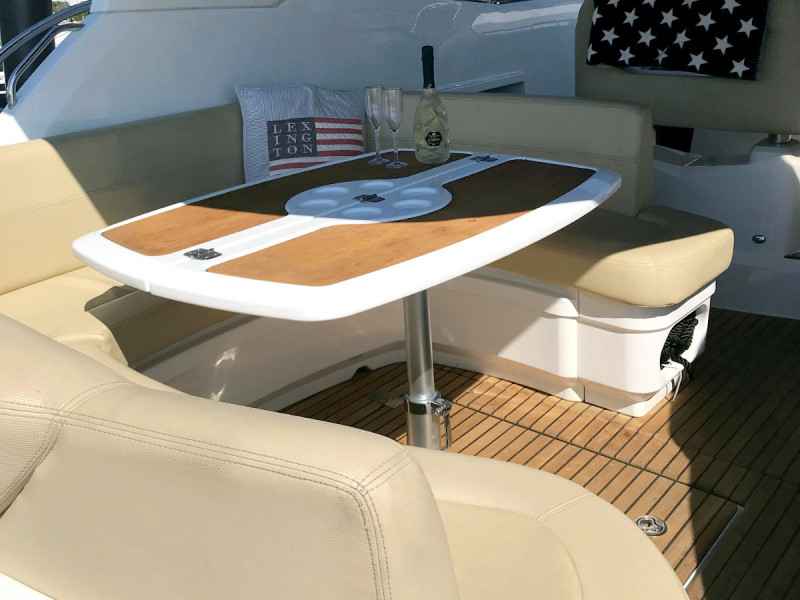 Motorboot Beneteau Monte Carlo 37 Sports Cruiser
