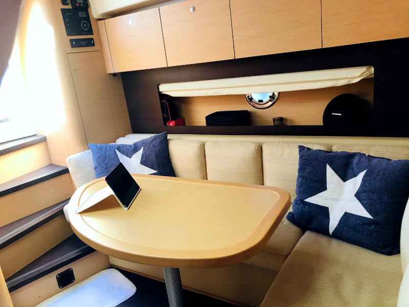 Motorboot Beneteau Monte Carlo 37 Sports Cruiser