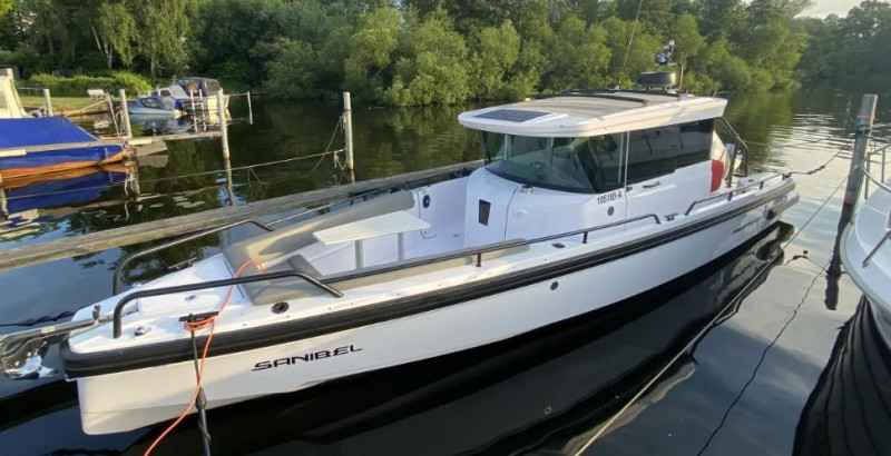 Motorboot Axopar 28 Cabin Brabus Line