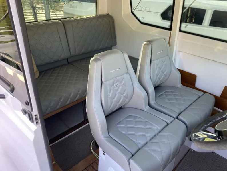 Motorboot Axopar 28 Cabin Brabus Line