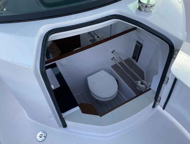 Motorboot Axopar 28 Cabin Brabus Line