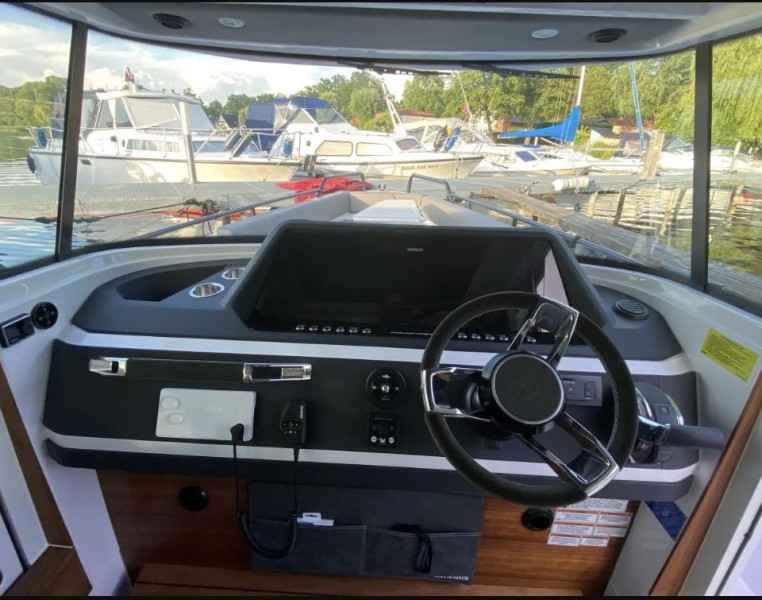 Motorboot Axopar 28 Cabin Brabus Line