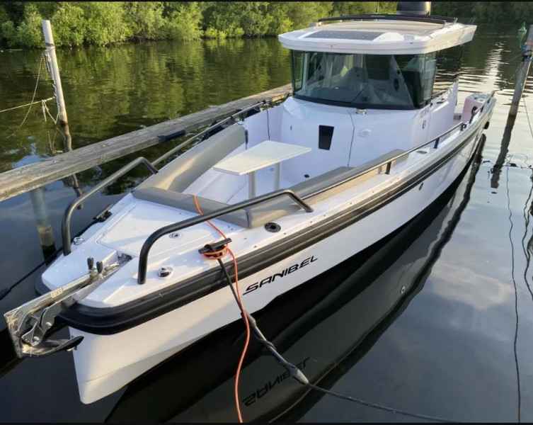 Motorboot Axopar 28 Cabin Brabus Line