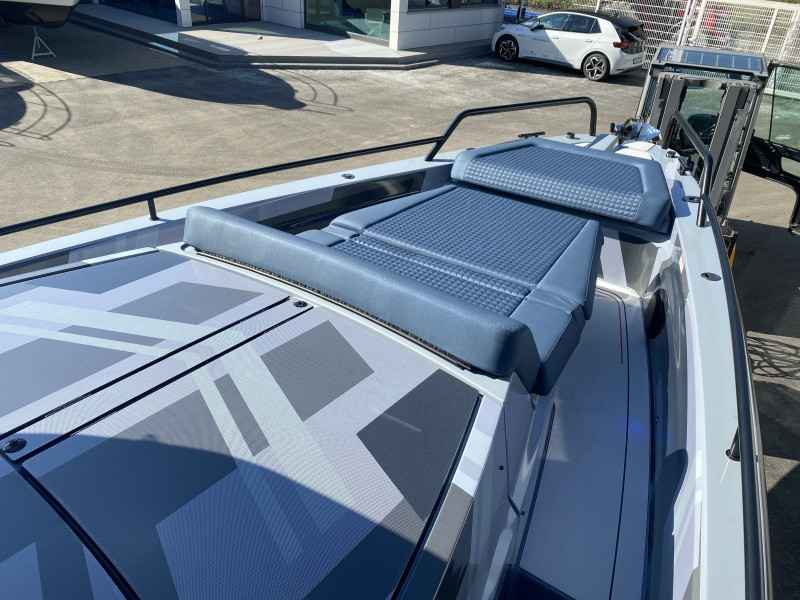 Motorboot Axopar Brabus Shadow 900 Cross Cabin