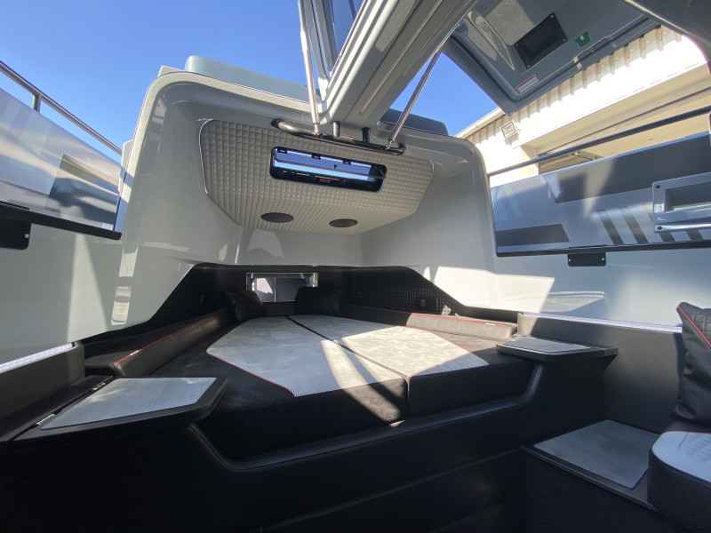 Motorboot Axopar Brabus Shadow 900 Cross Cabin