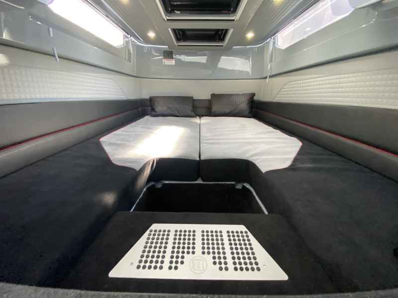 Motorboot Axopar Brabus Shadow 900 Cross Cabin