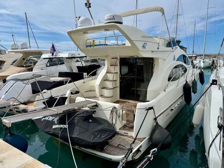 Motorboot Azimut 42 Fly