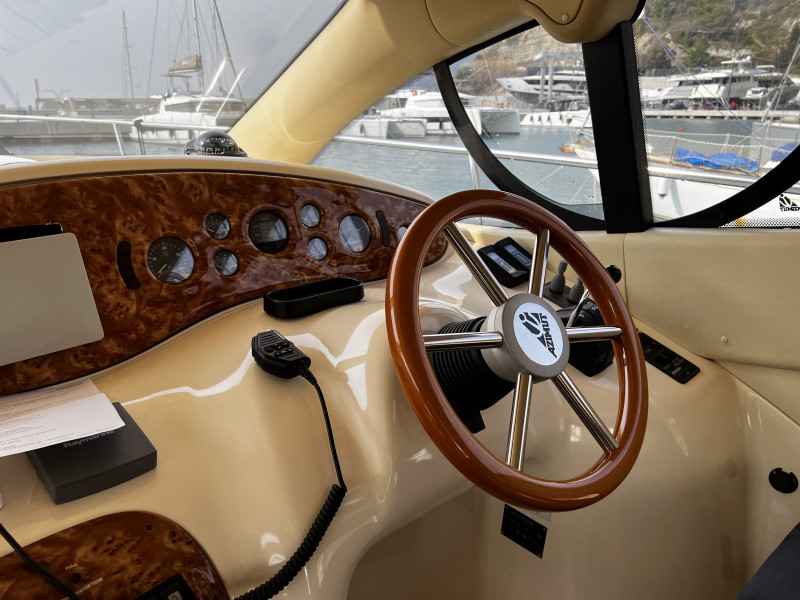 Motorboot Azimut 42 Fly