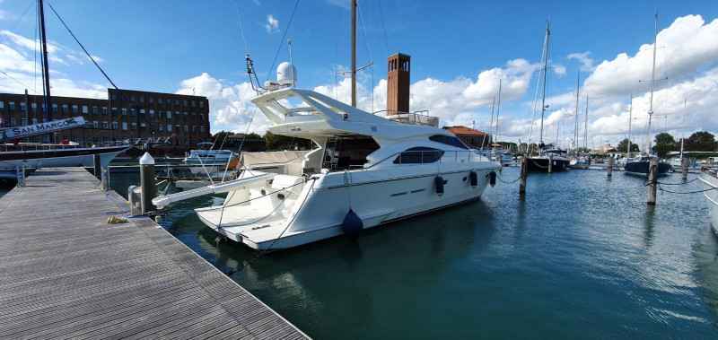 Motorboot Ferretti 530 Fly