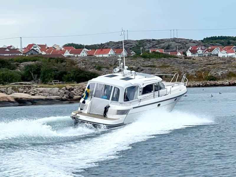 Motorboot Elegance 70 Flybridge