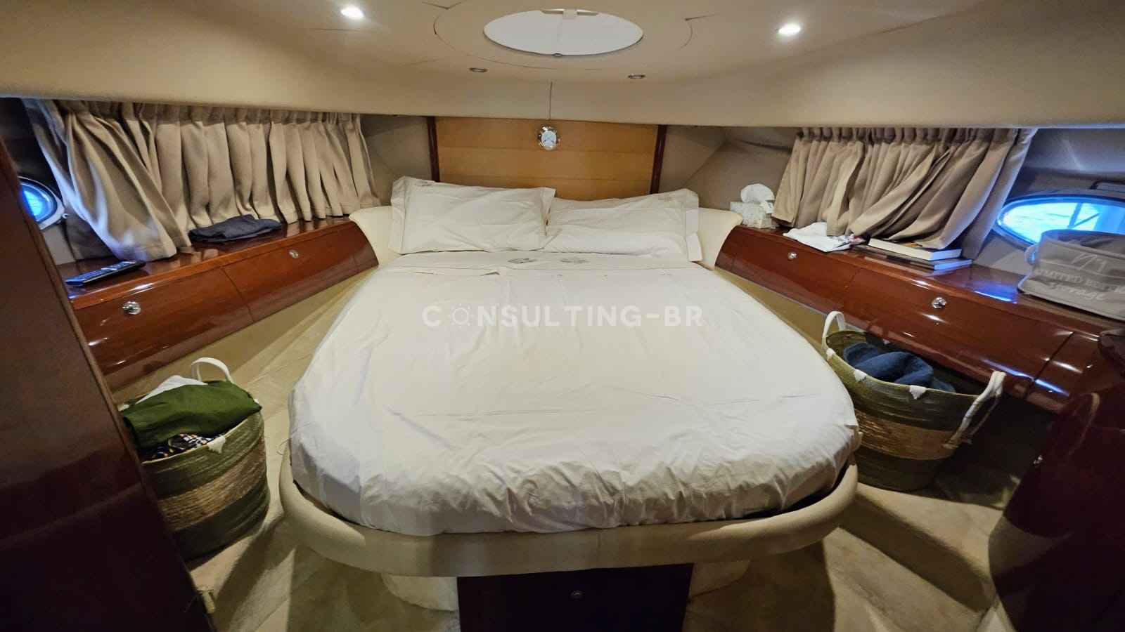 Motorboot Princess V 48 HT