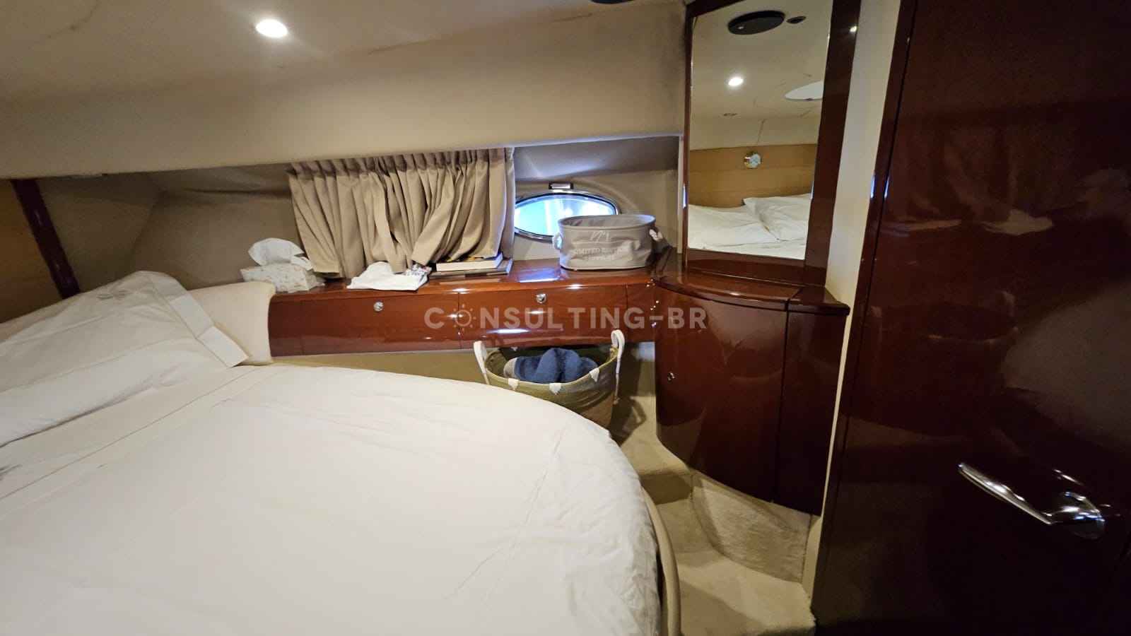 Motorboot Princess V 48 HT