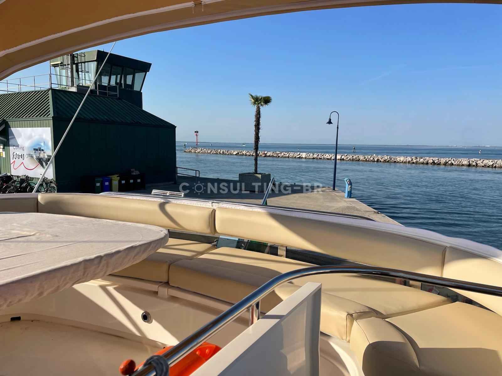Motorboot Fairline Squadron 58