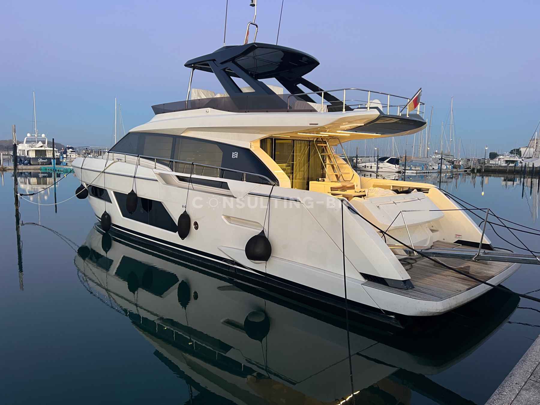 Motorboot Ferretti 670 Fly