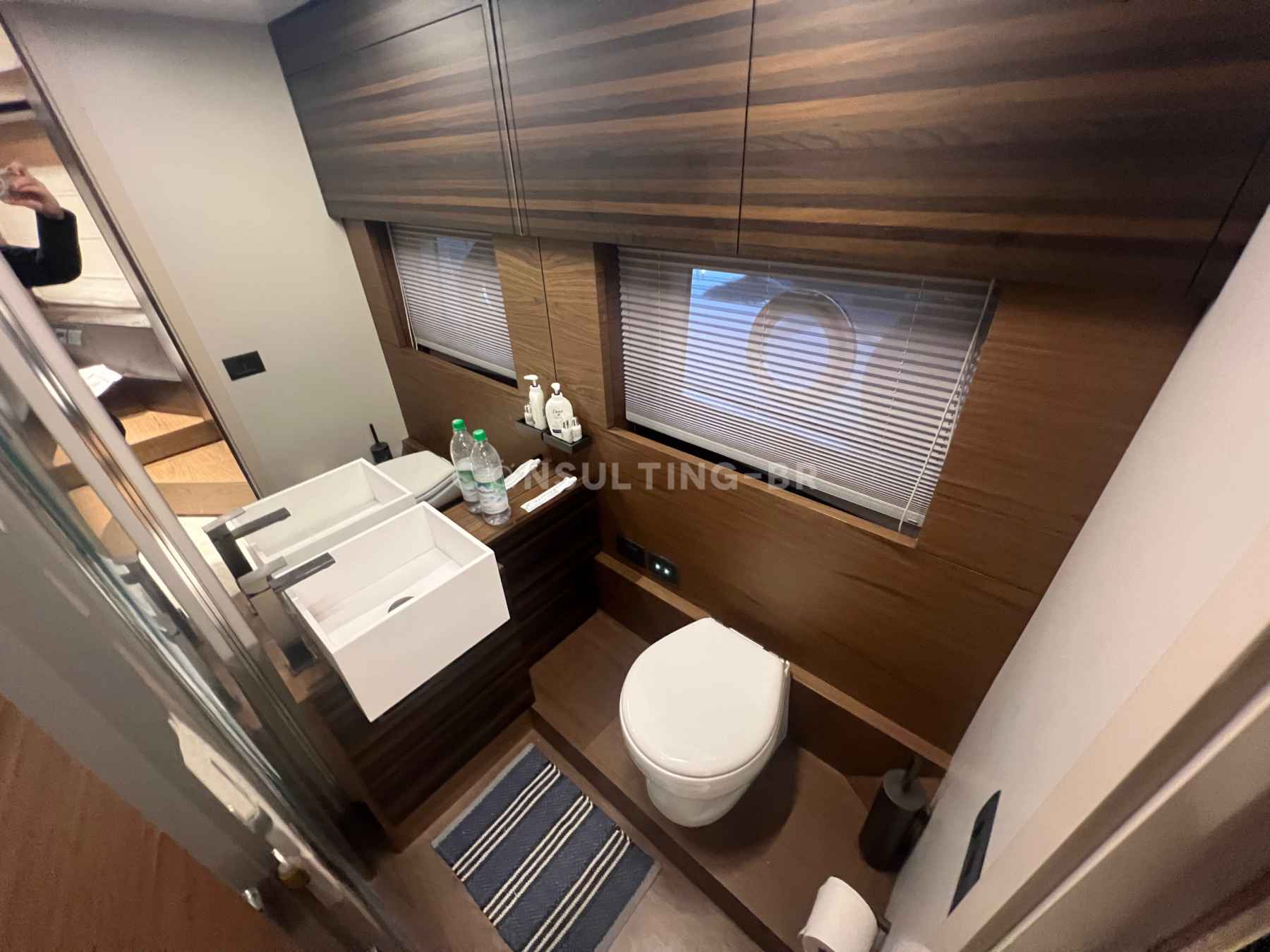 Motorboot Ferretti 670 Fly