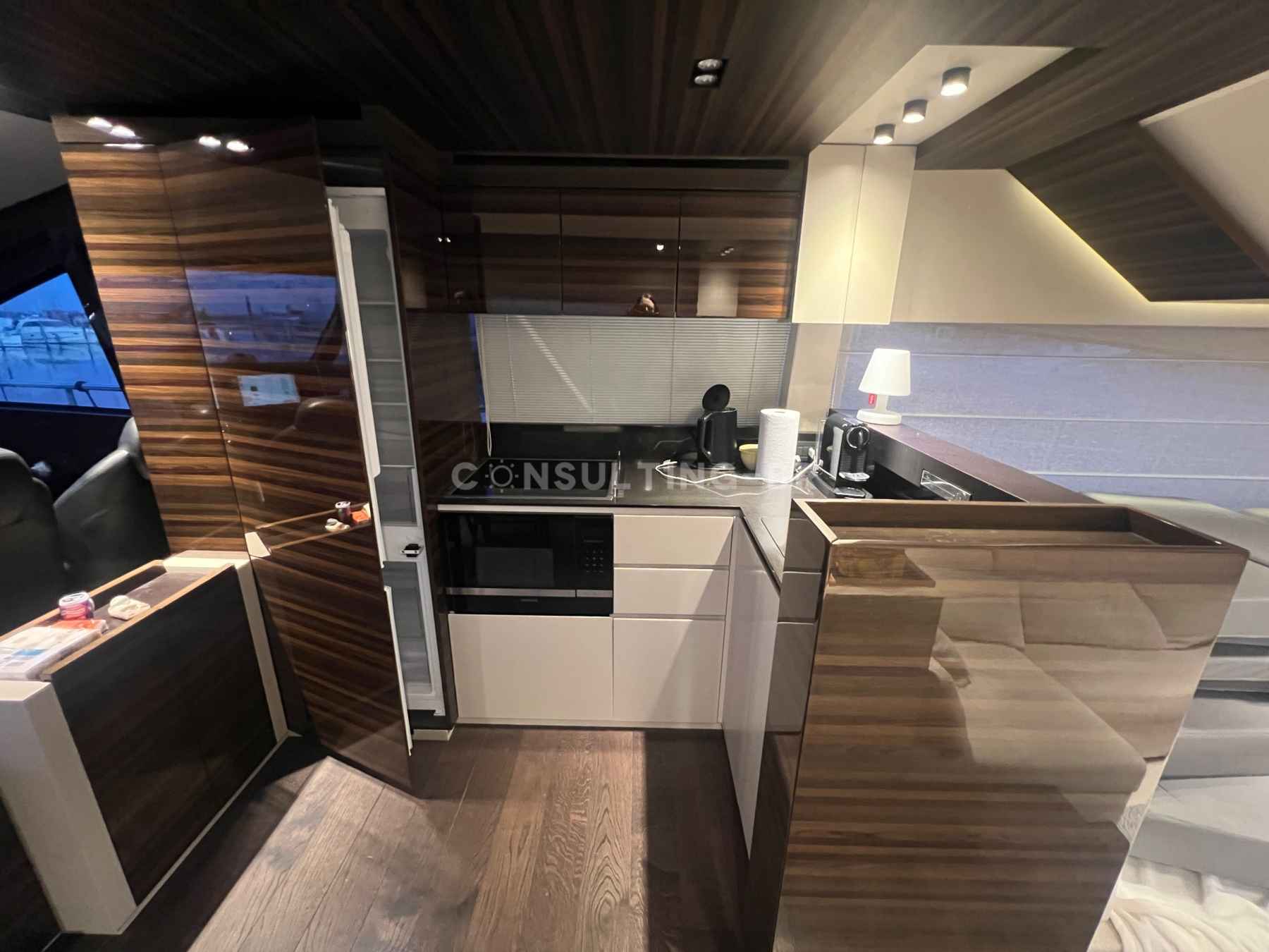 Motorboot Ferretti 670 Fly
