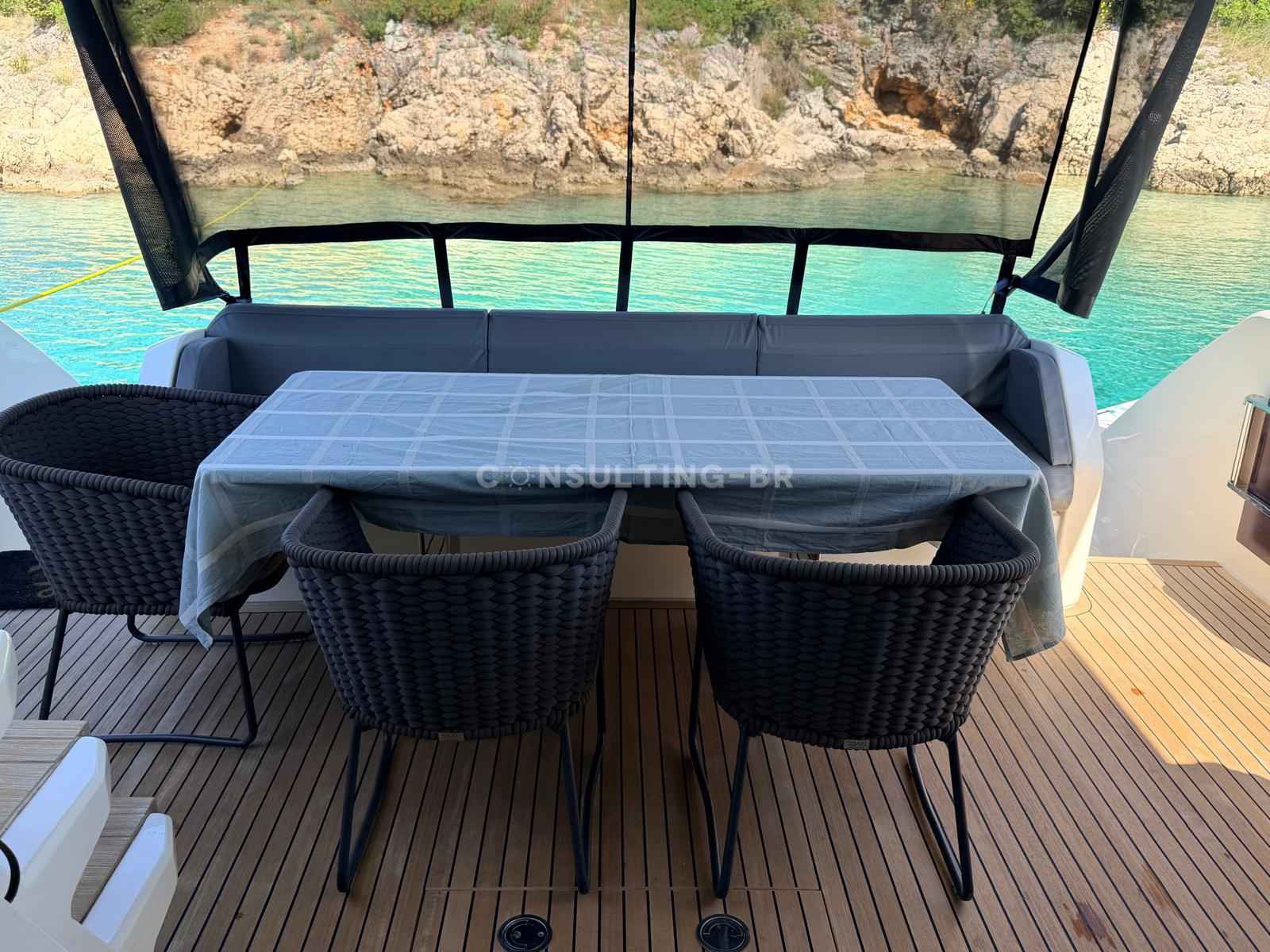 Motorboot Ferretti 670 Fly