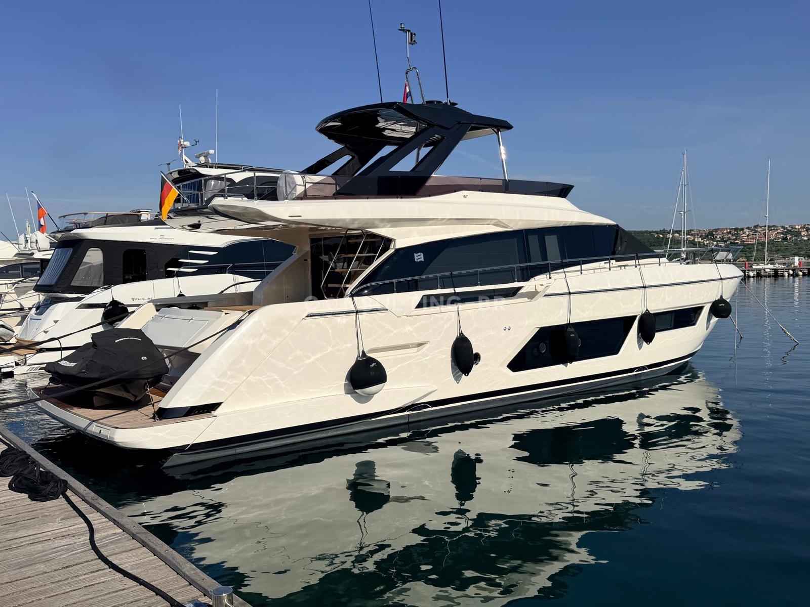 Motorboot Ferretti 670 Fly