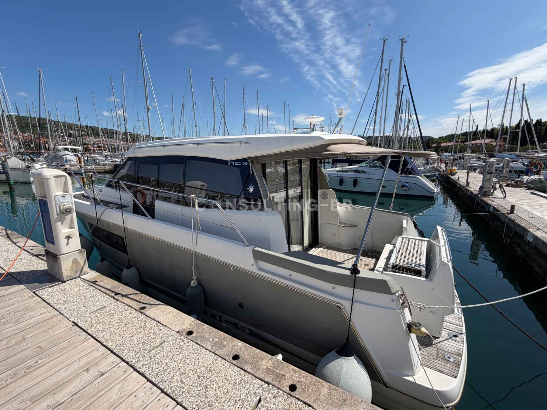 Motorboot Jeanneau NC9